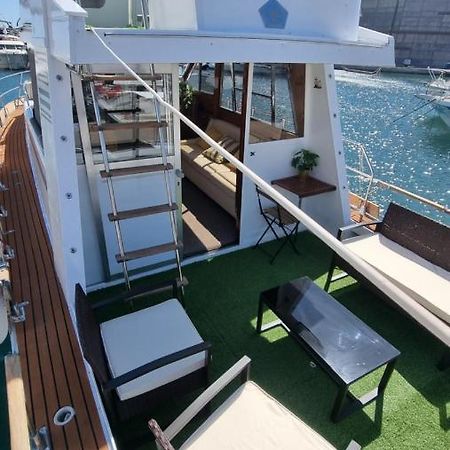 Charming Boat House In Barcelona With Big Terrace And Solarium Hotel Sant Adria de Besos Exterior photo